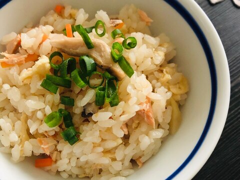 鮭と油揚げときのこの炊き込みご飯